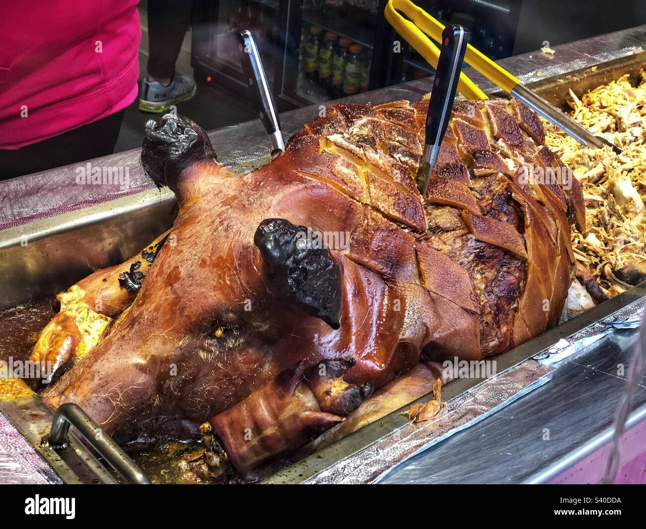 Schweinebraten zum Mitnehmen - Smartphone-aufgenommenes Stockfoto