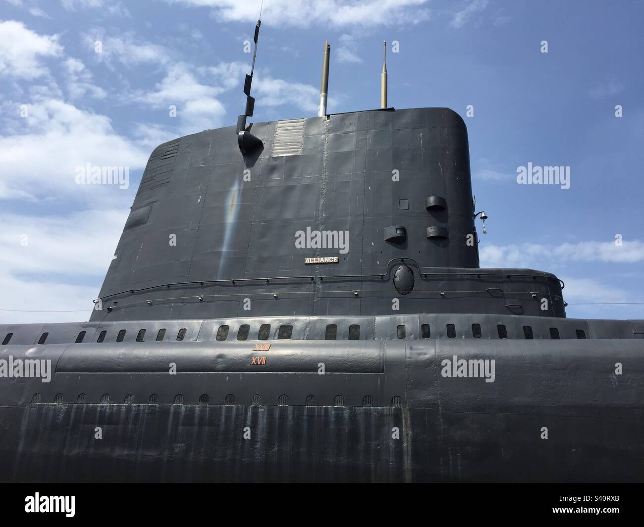 U-Boot HMS Alliance, Museumsschiff, Royal Navy U-Boot Der A-Klasse, Gosport, Portsmouth, fertiggestellt im Jahr 1947, Detailfoto des Turms mit Namensschild der Allianz. Stockfoto