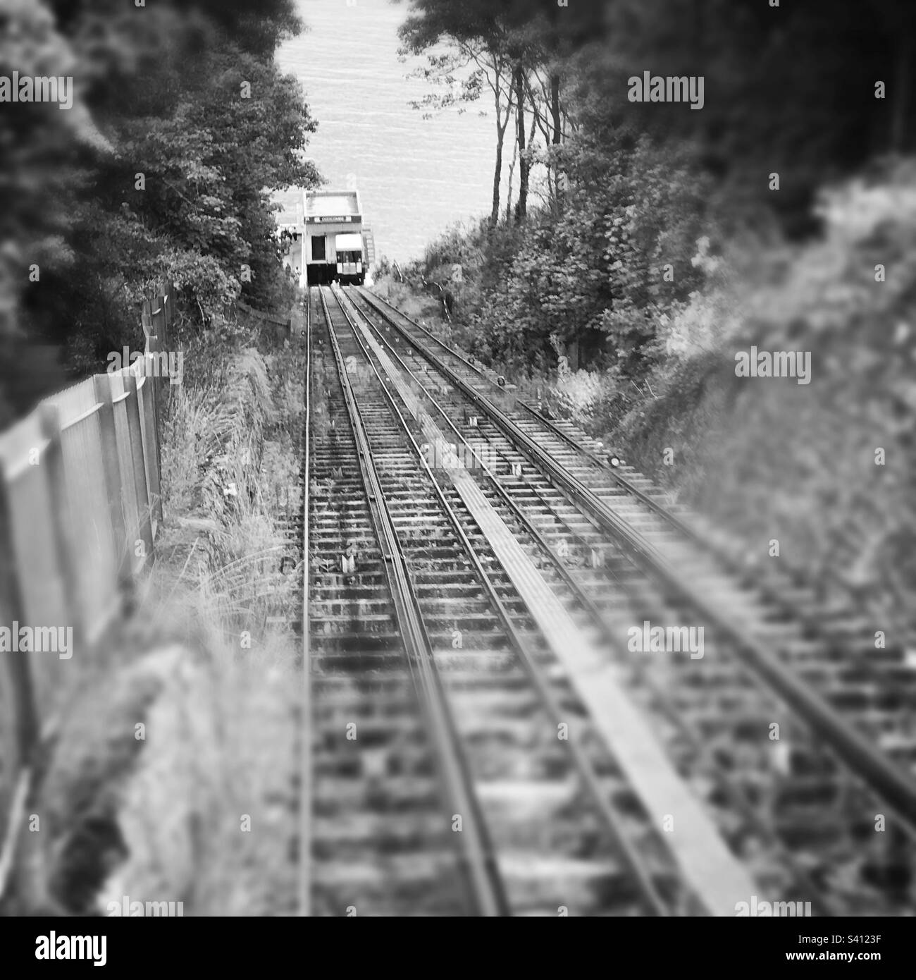 Die 1926 erbaute Babbacombe Cliff Railway Torquay UK hat Hunderttausende von Urlaubern in über 90 Jahren Betrieb nach und von Oddicombe Beach gebracht. Stockfoto