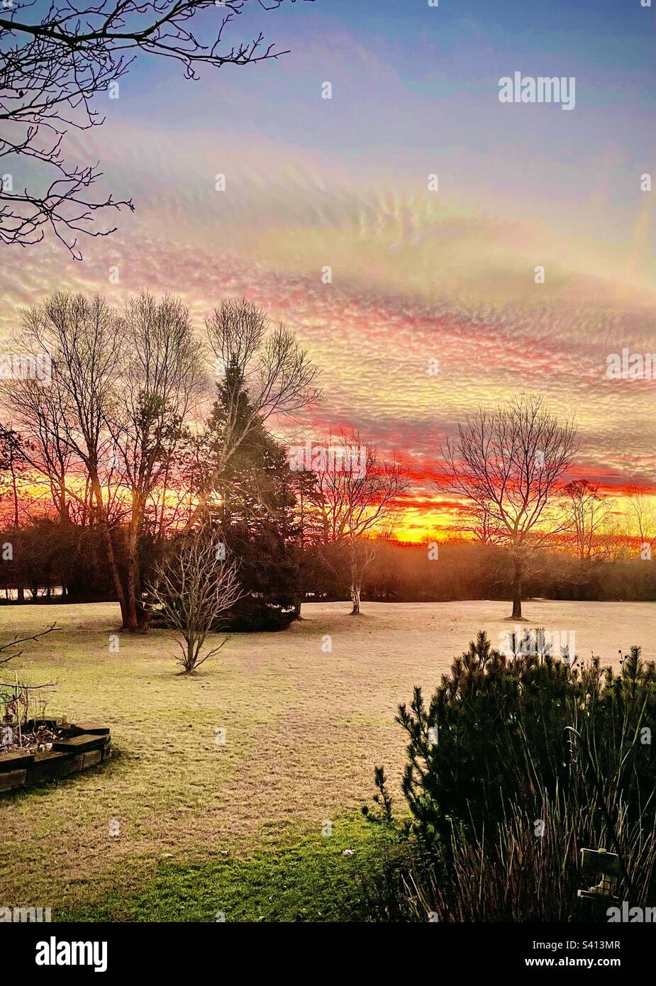 Frostiger Sonnenaufgang in Michigan Stockfoto
