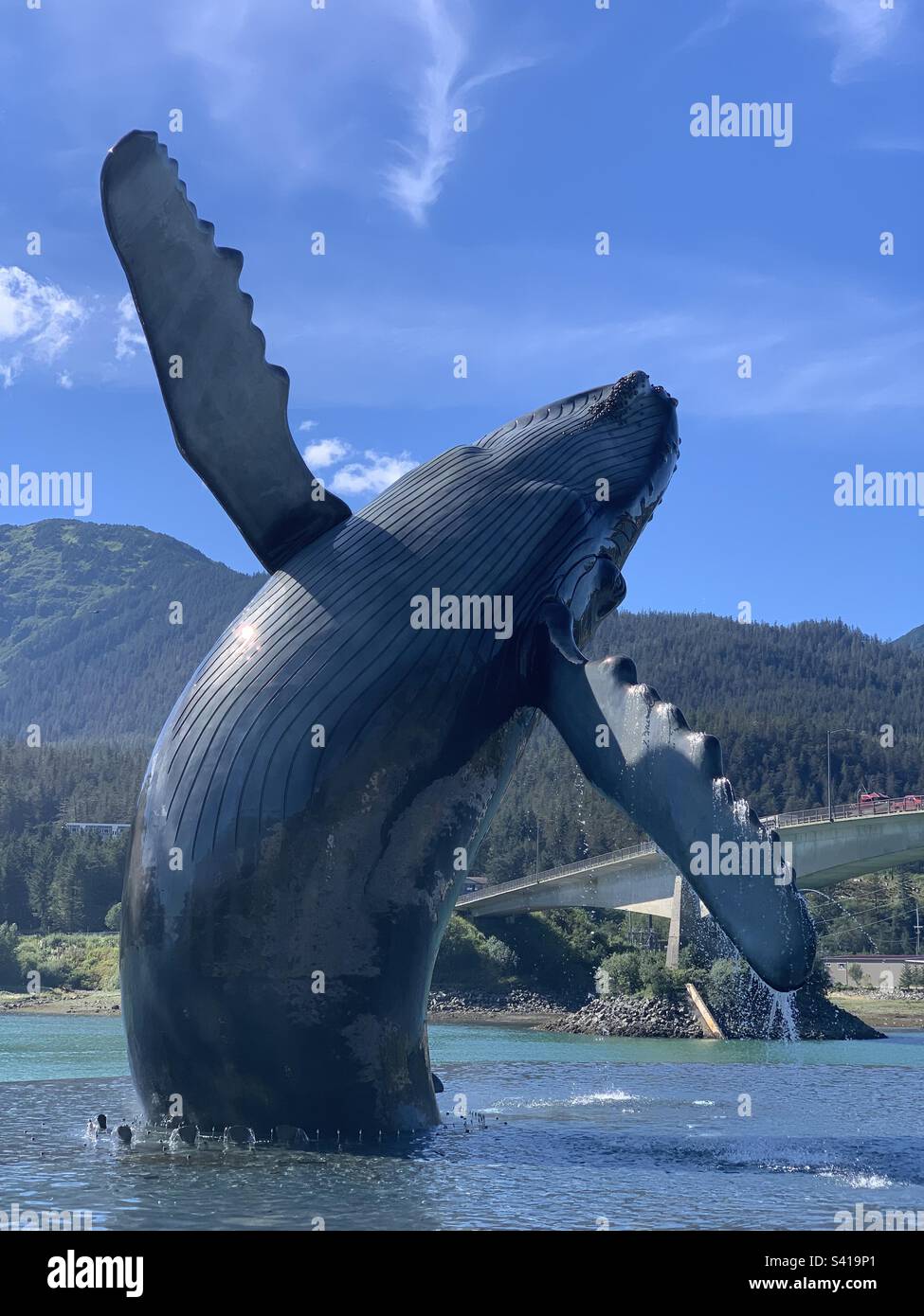 Tahku: The Whale Sculpture, von RT Wallen, Juneau, Alaska, Vereinigte Staaten - Smartphone-aufgenommenes Stockfoto