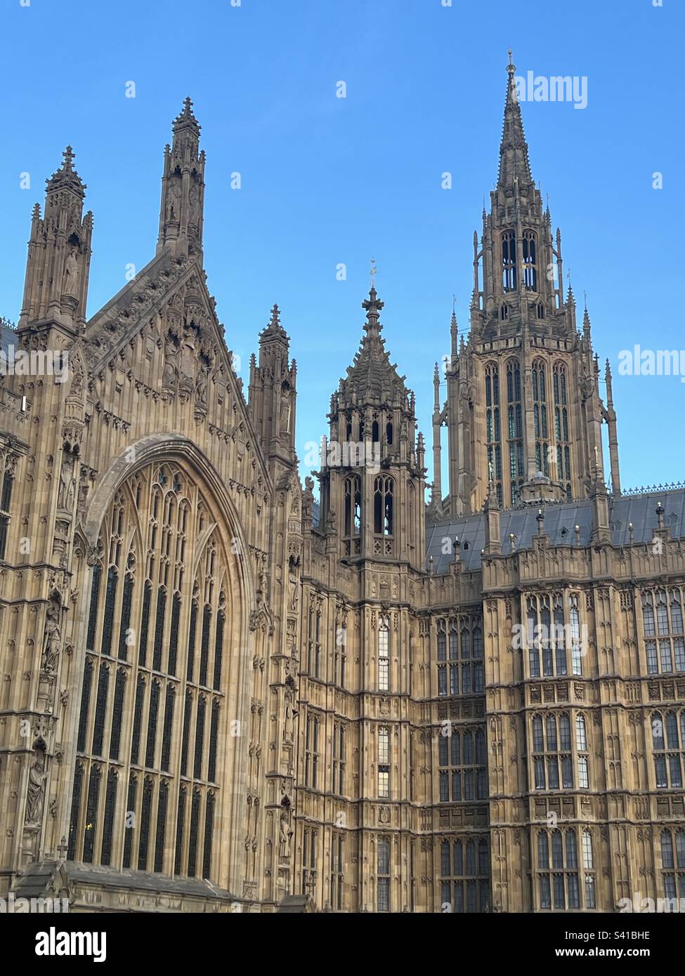 Palace of Westminster in London England im Winter, neogotische Wiederbelebung Stockfoto