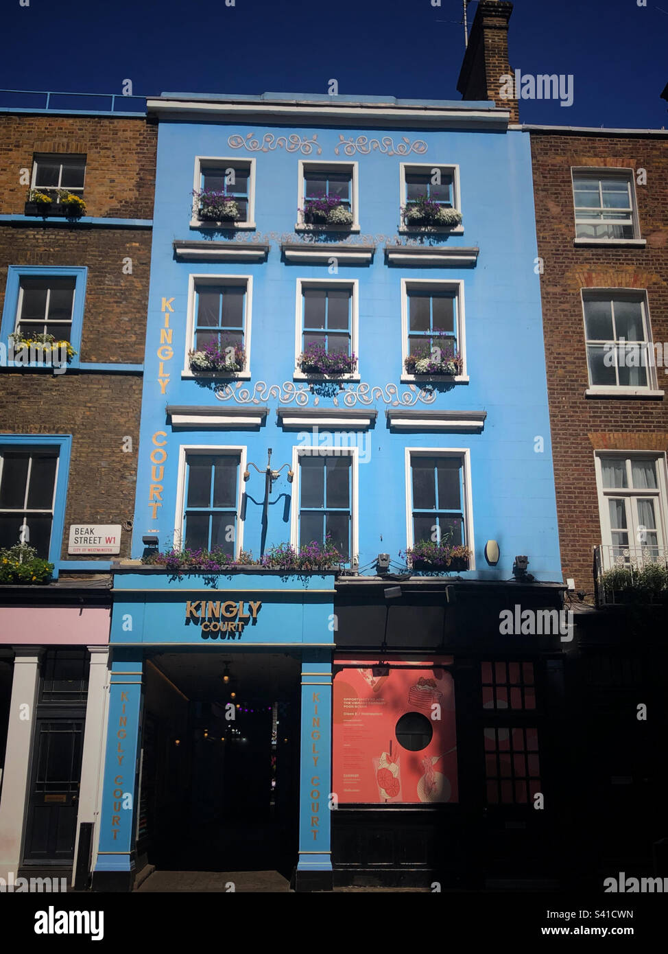Schönes blaues Gebäude im Zentrum von London - Kingly Court Stockfoto