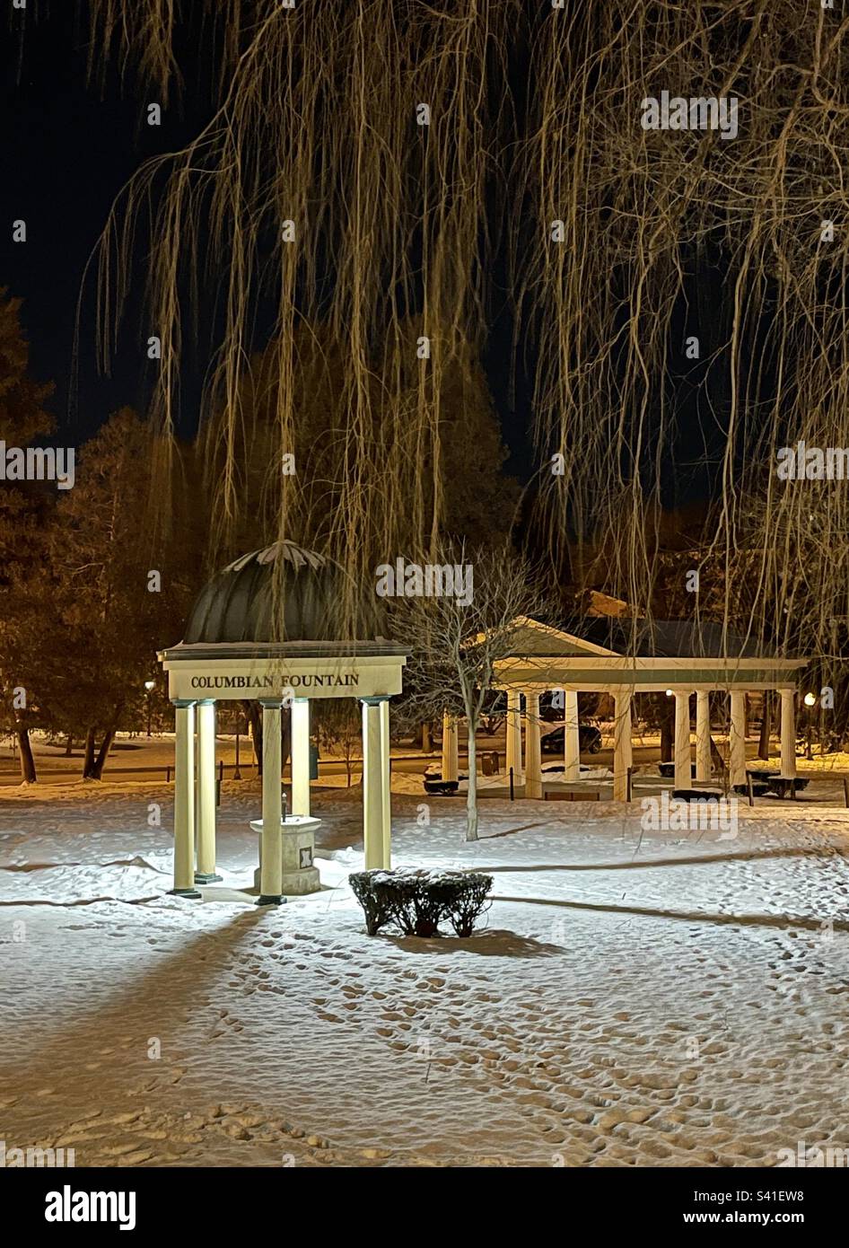 Winternacht im Congress Park, Saratoga Springs, New York. Stockfoto