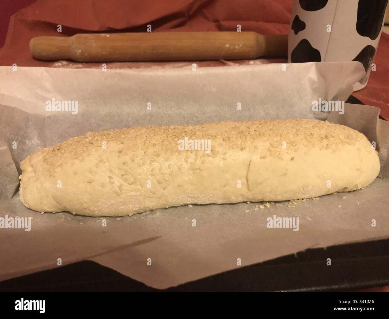 Hausgemachtes Brot mit Sesamsamen Stockfoto
