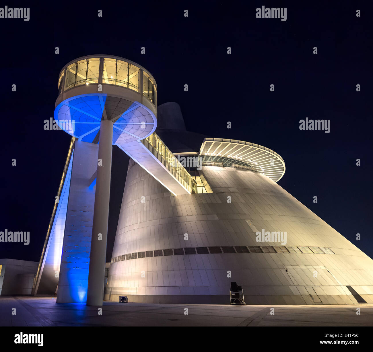 Macau Science Centre bei Nacht Stockfoto