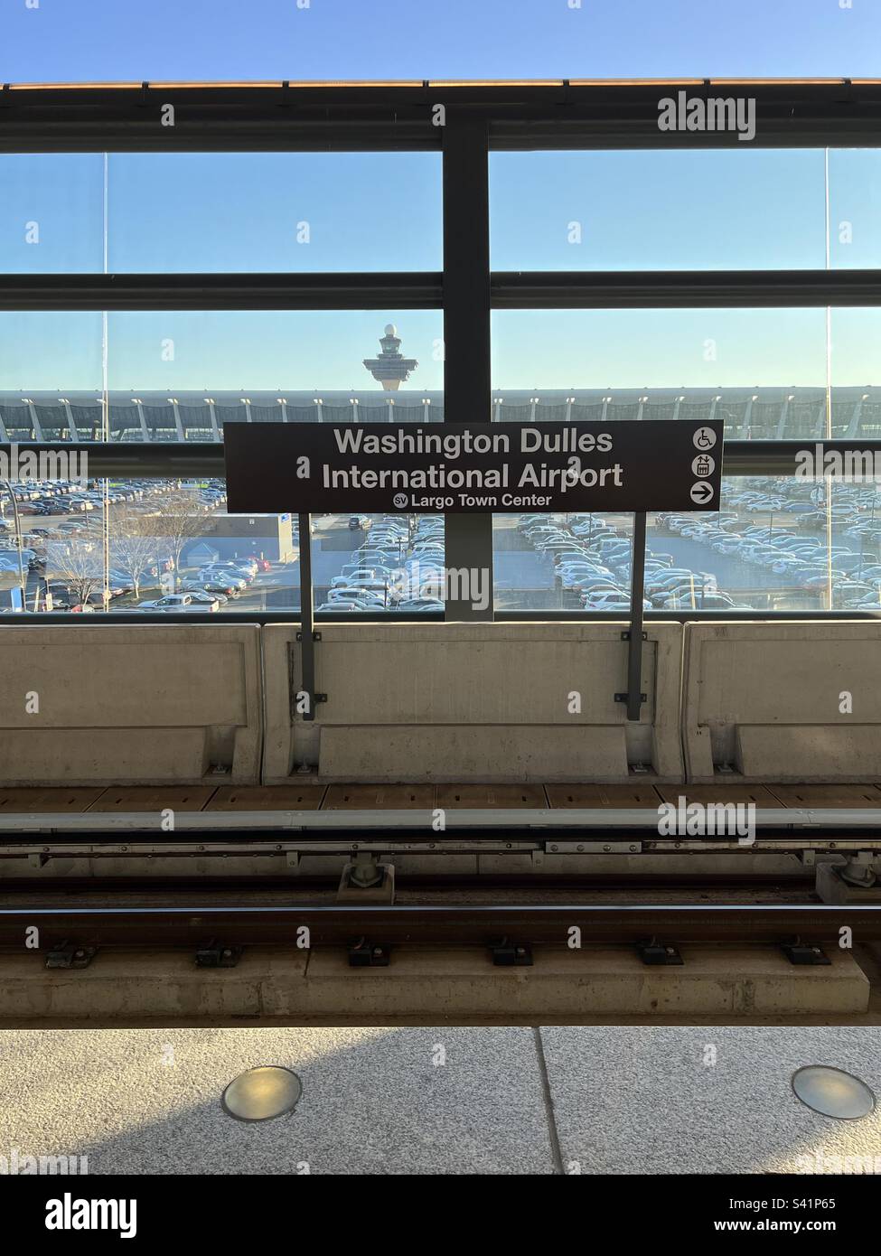 Metro zum internationalen Flughafen Dulles Stockfoto