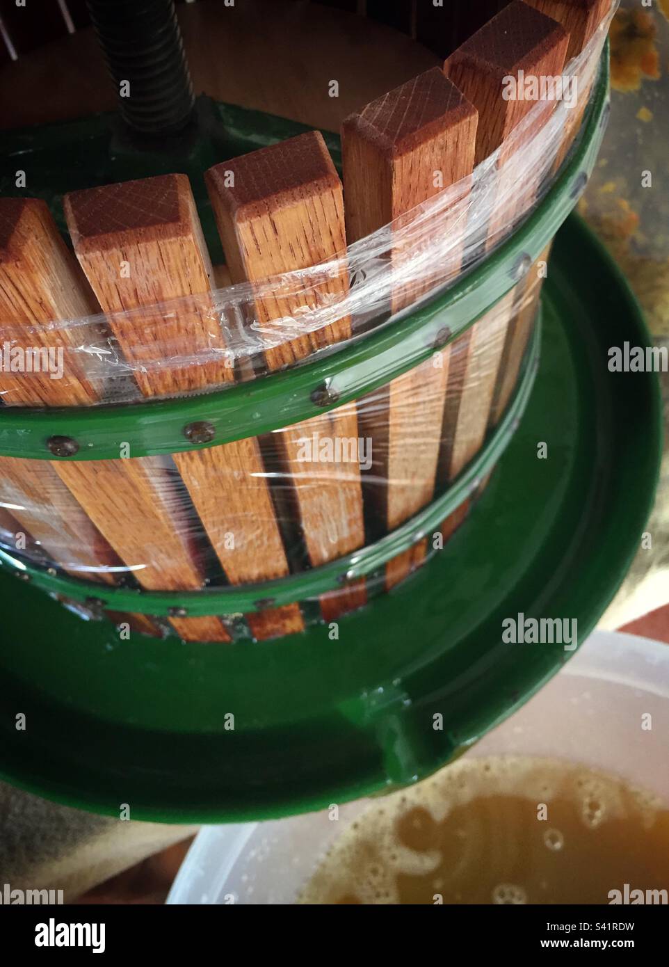 Weinpressen von Weintrauben, Katalonien, Spanien. Stockfoto