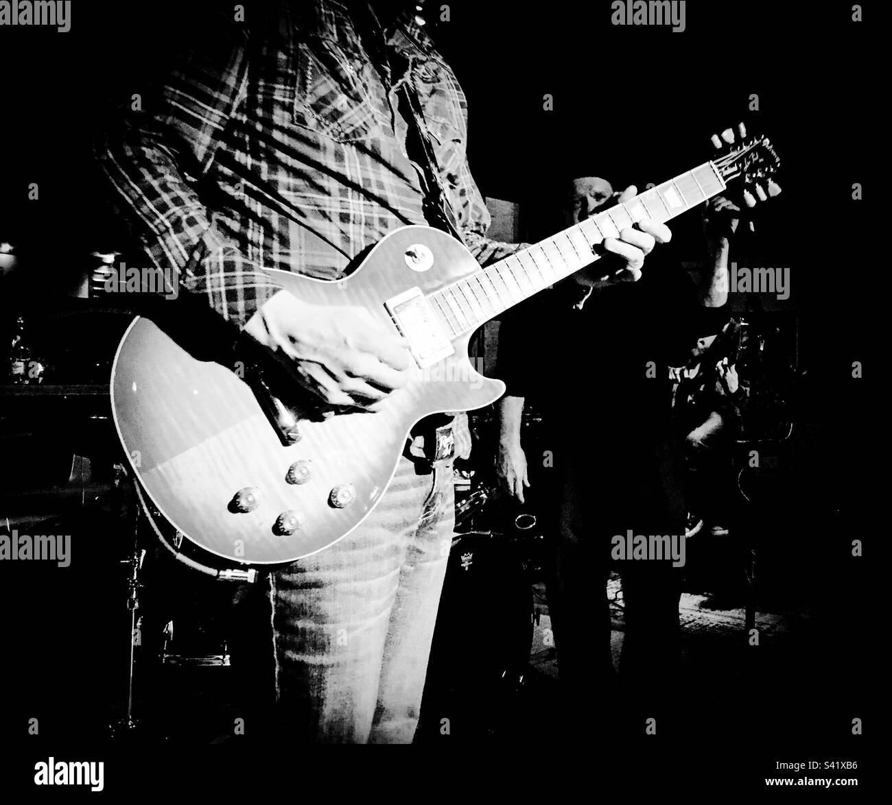 Ein Gitarrist spielt ein Solo auf der Bühne in Austin Texas Stockfoto