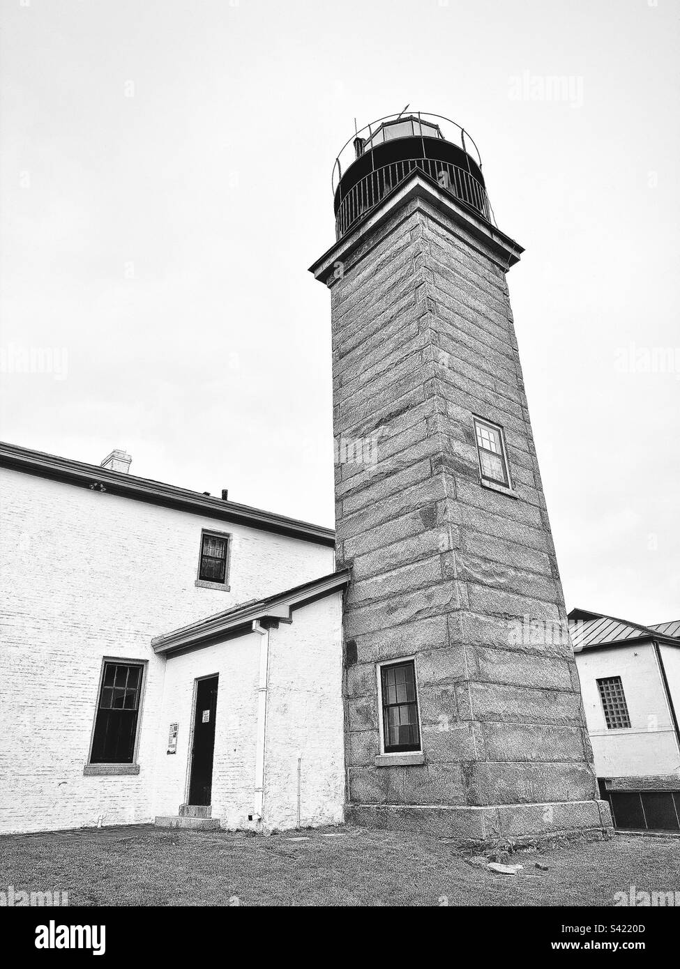 Schwarzweißfoto mit hipstamatischem Filter am Beavertail Lighthouse in Jamestown, Rhode Island, USA Stockfoto