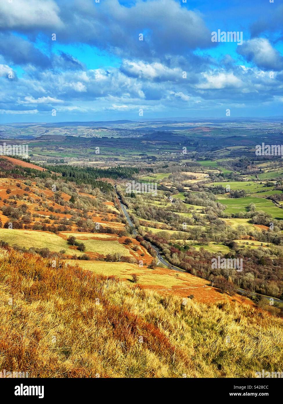 Von Craig Cerrig Gleisiad aus blicken Sie auf die A470 in Richtung Norden nach Brecon. Stockfoto