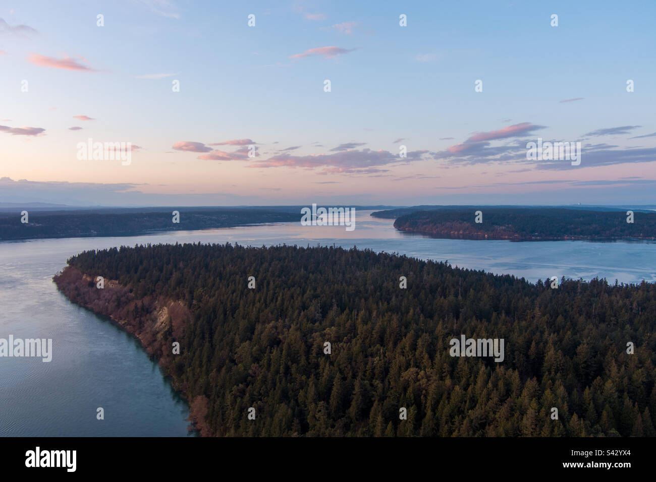 Die Tacoma Narrows bei Sonnenuntergang - Smartphone-aufgenommenes Stockfoto