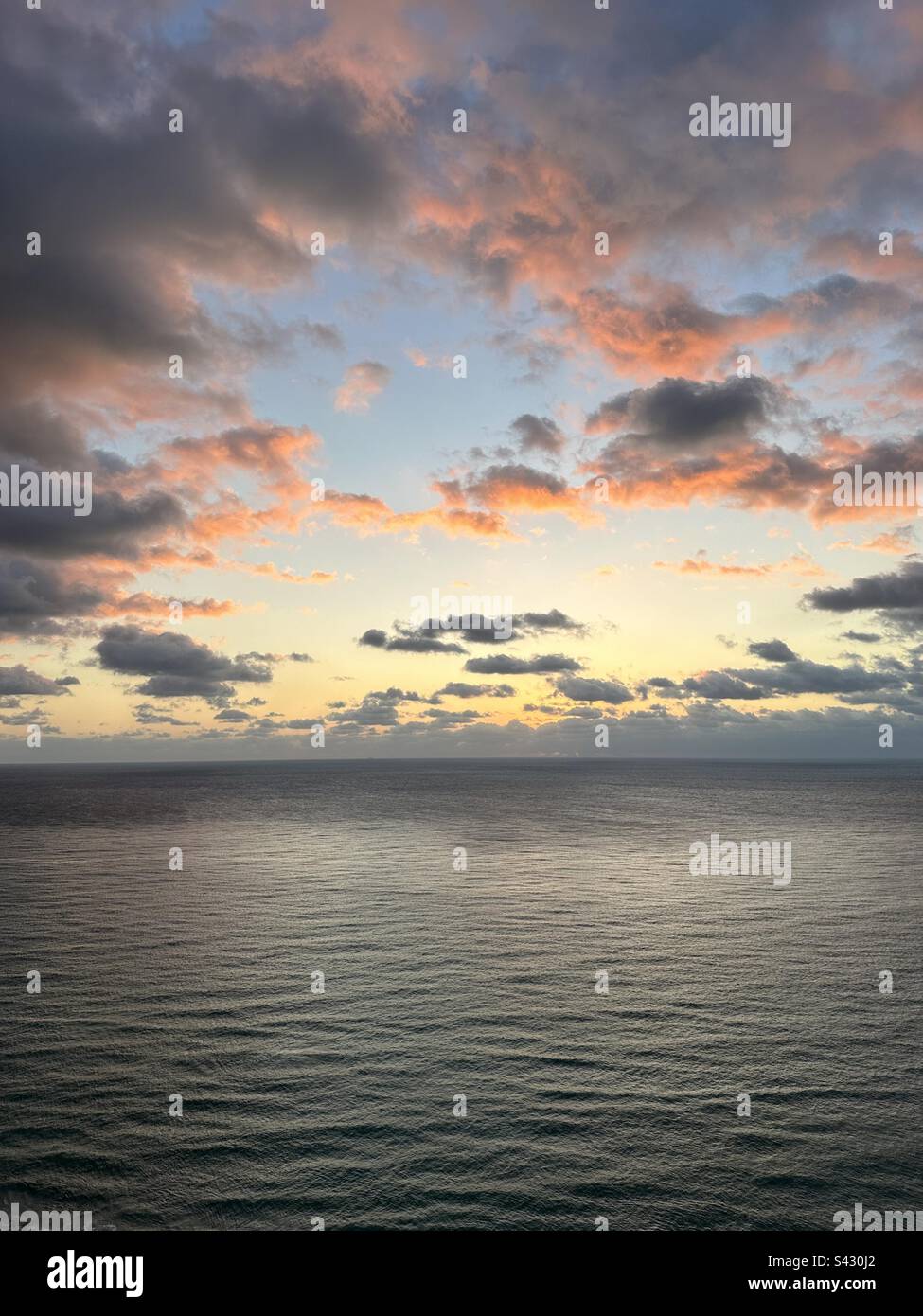 Sonnenaufgang über dem Atlantik Miami Beach Florida Stockfoto