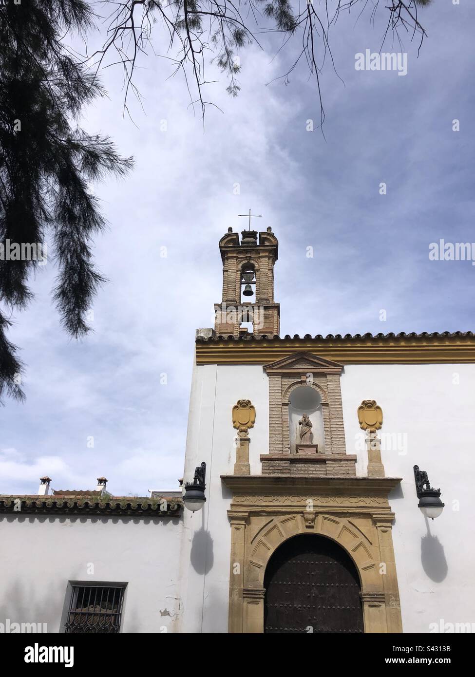 Eine Kirche auf der plaza Magdalena in cordoba Spanien Stockfoto