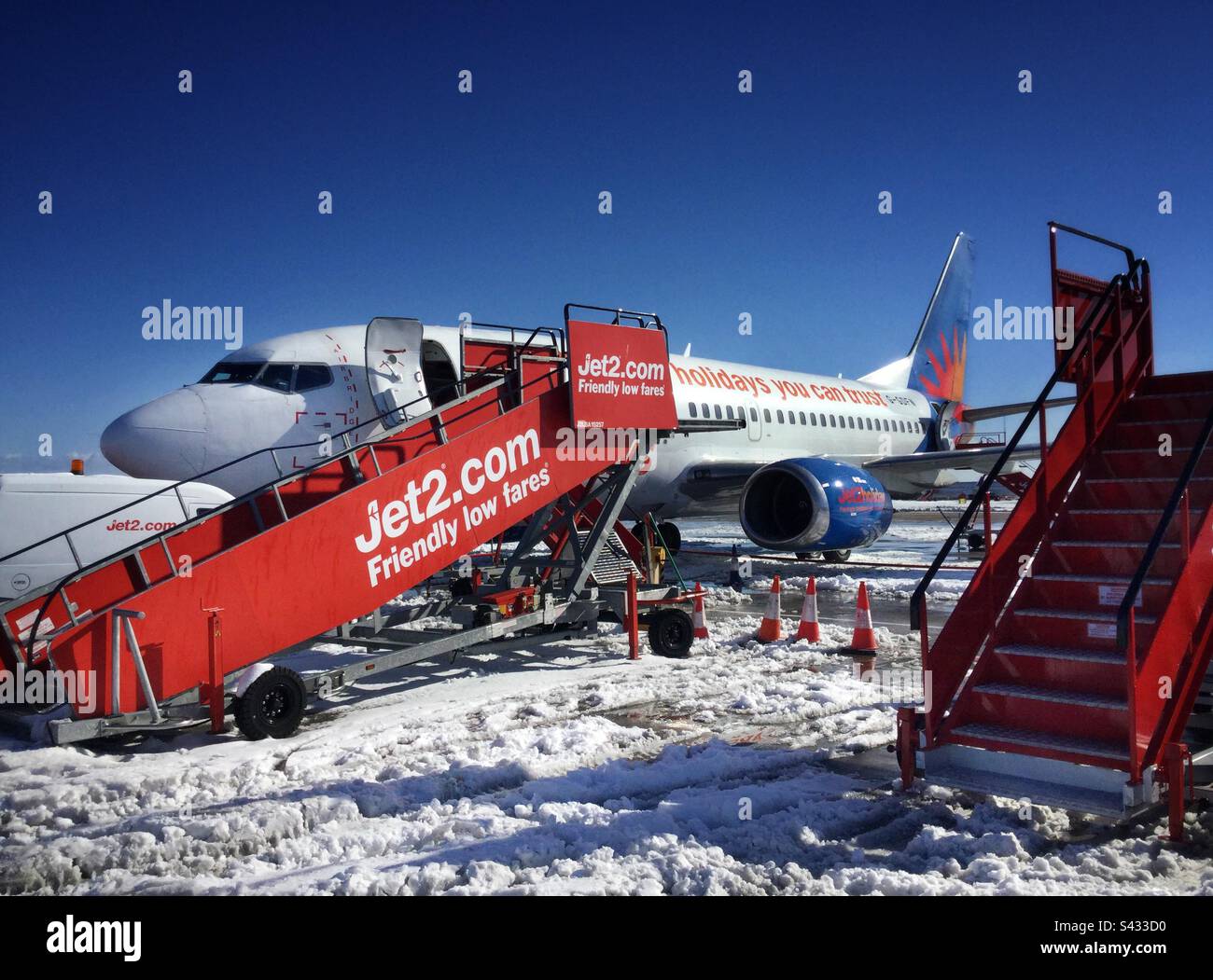 Jet2 Flugzeug am Leeds Bradford Airport, Yorkshire, England. Stockfoto