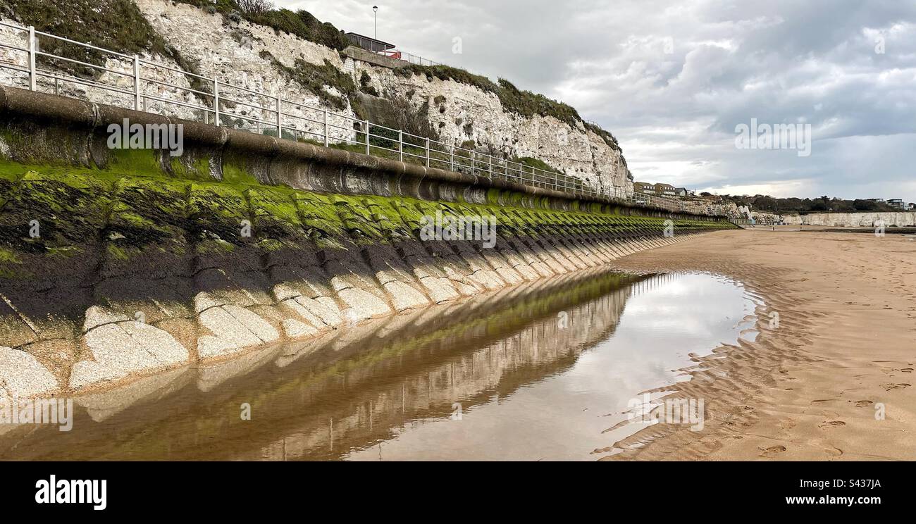 Reflexionen am Meer - Smartphone-aufgenommenes Stockfoto