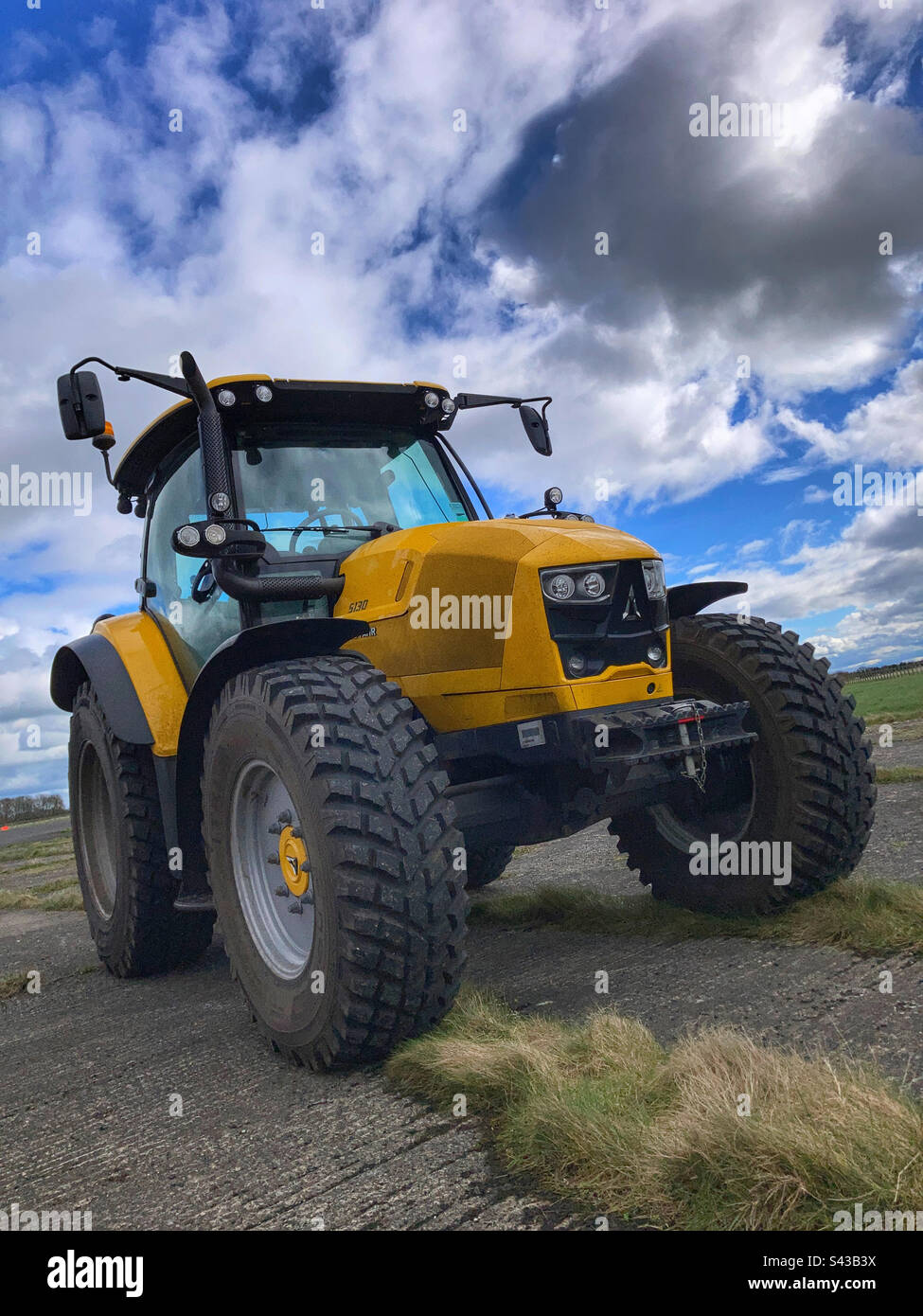 Gelbe Traktor Stockfoto