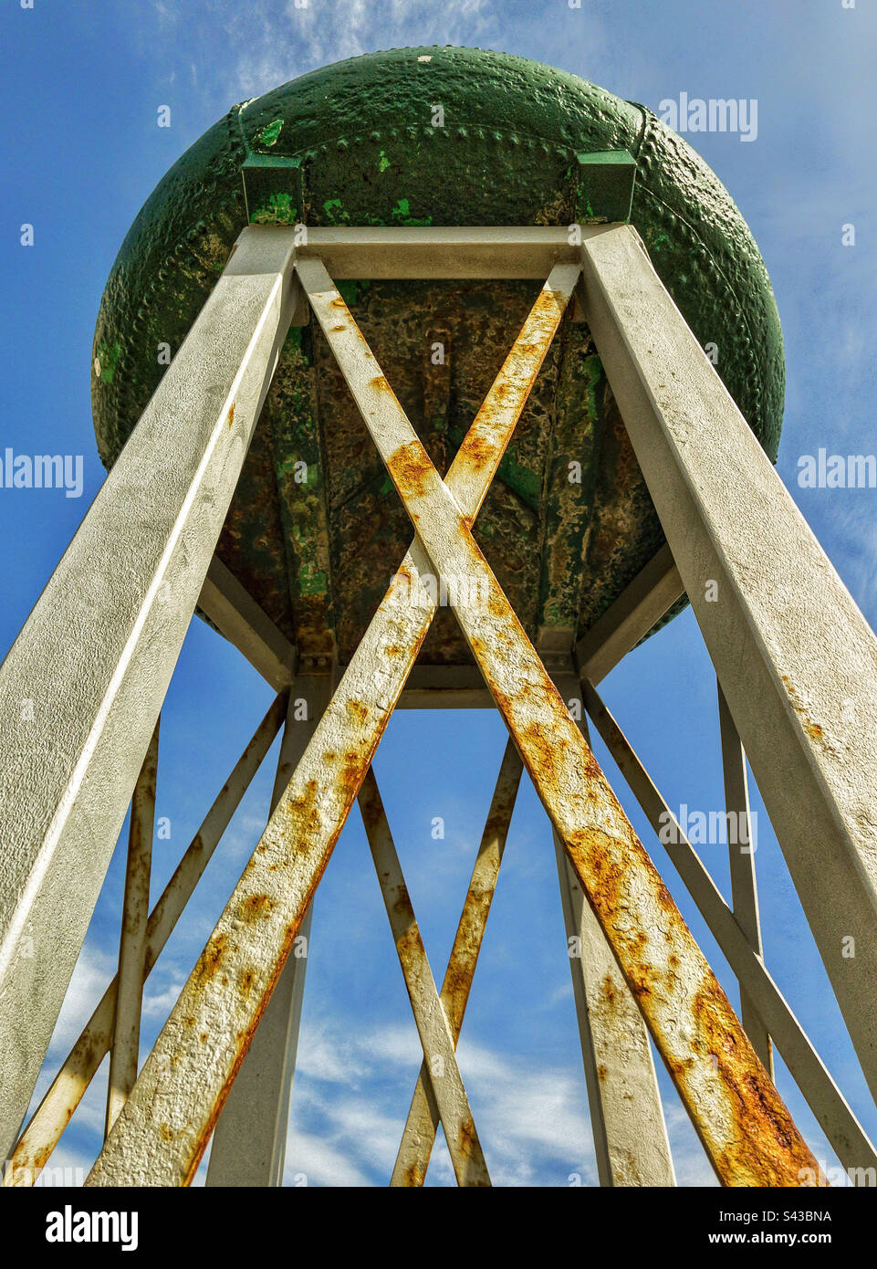 Große Bojenskulptur in Swansea Marina Stockfoto