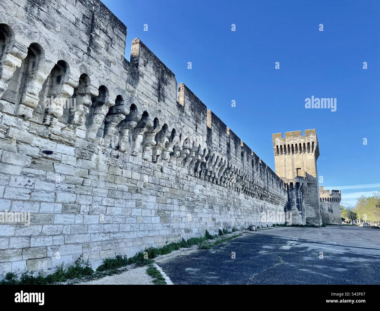 Stadtmauer Avignon Stockfoto