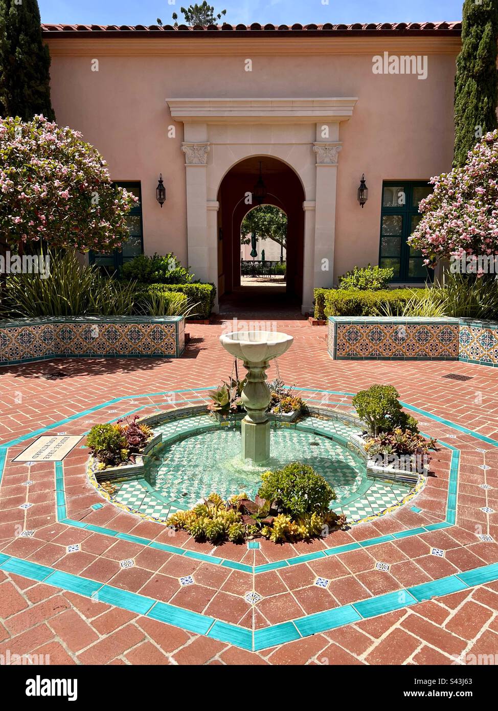 Wasserbrunnen in Montecito, Santa Barbara County, Kalifornien - Smartphone-aufgenommenes Stockfoto