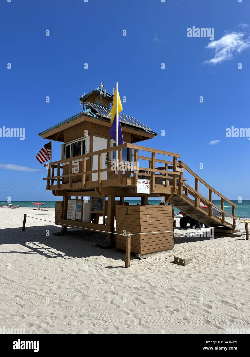 Rettungsschwimmerstand am Sunny Isles Beach, Florida Stockfoto
