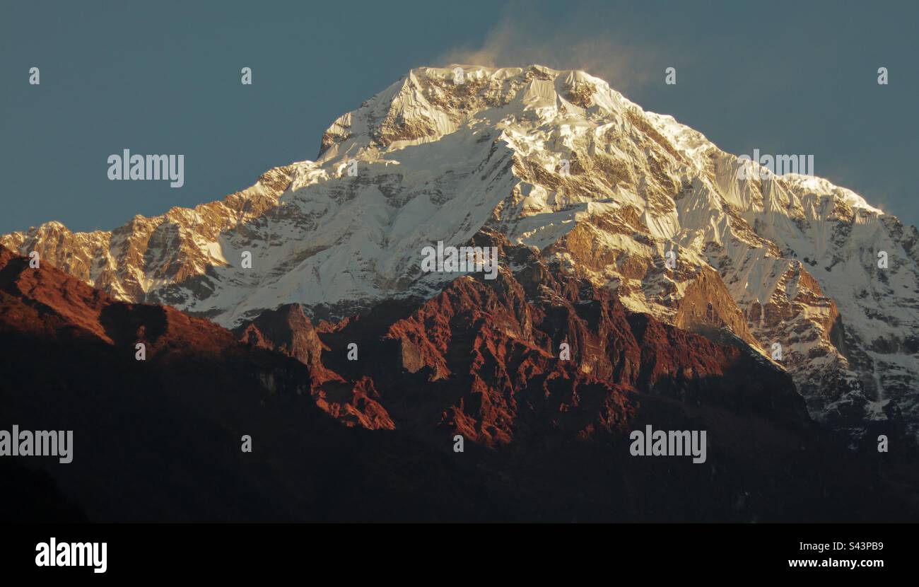 Annapurna ist ein Berg im Gebirge Annapurna in der Provinz Gandaki im nördlichen Zentrum Nepals. Stockfoto