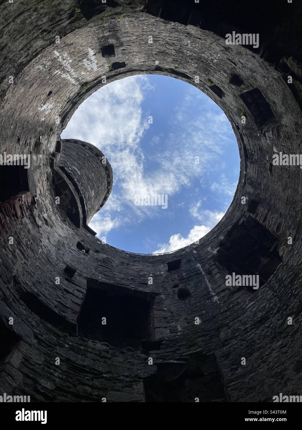 Conwy Castle Tower mittelalterliche Architektur perfekter Kreis - Smartphone-aufgenommenes Stockfoto