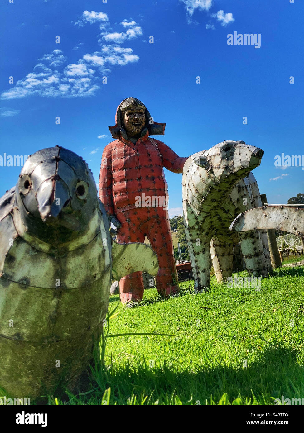 Pinguin, Eisbär und Eskimo-Skulptur Stockfoto