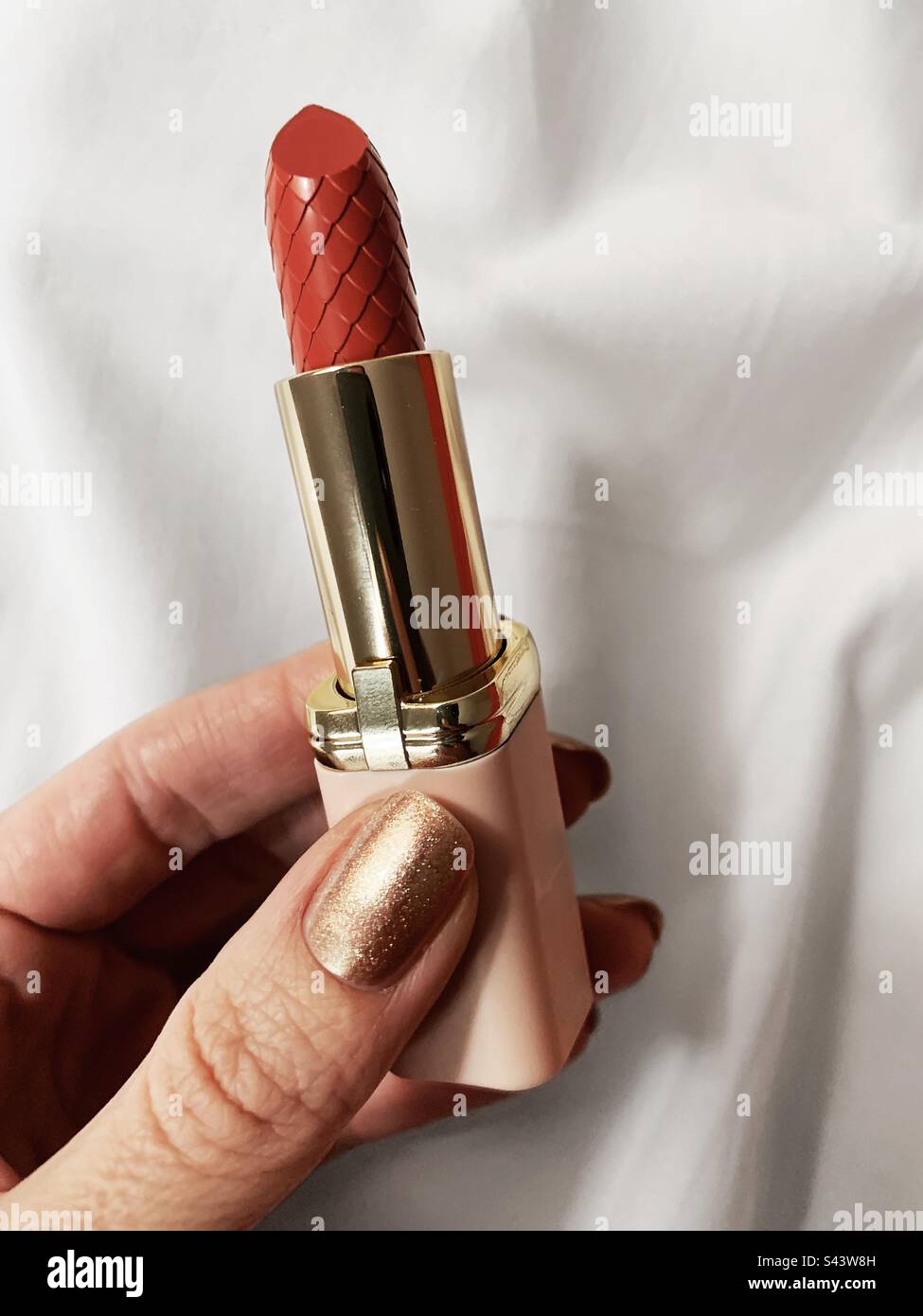 Neuer Lippenstift - Smartphone-aufgenommenes Stockfoto