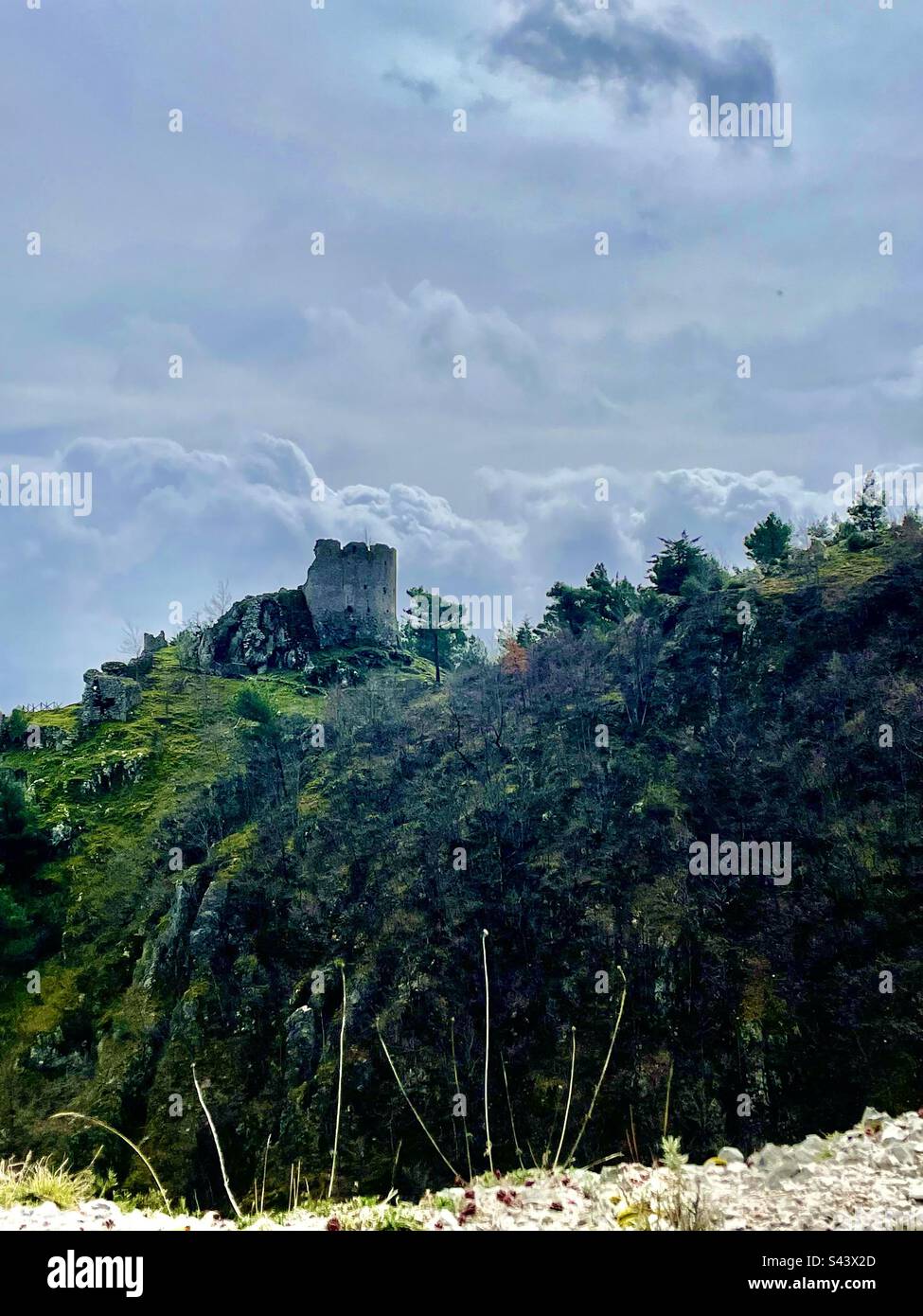 Burgruinen in der Senerchia Av. Italien Stockfoto