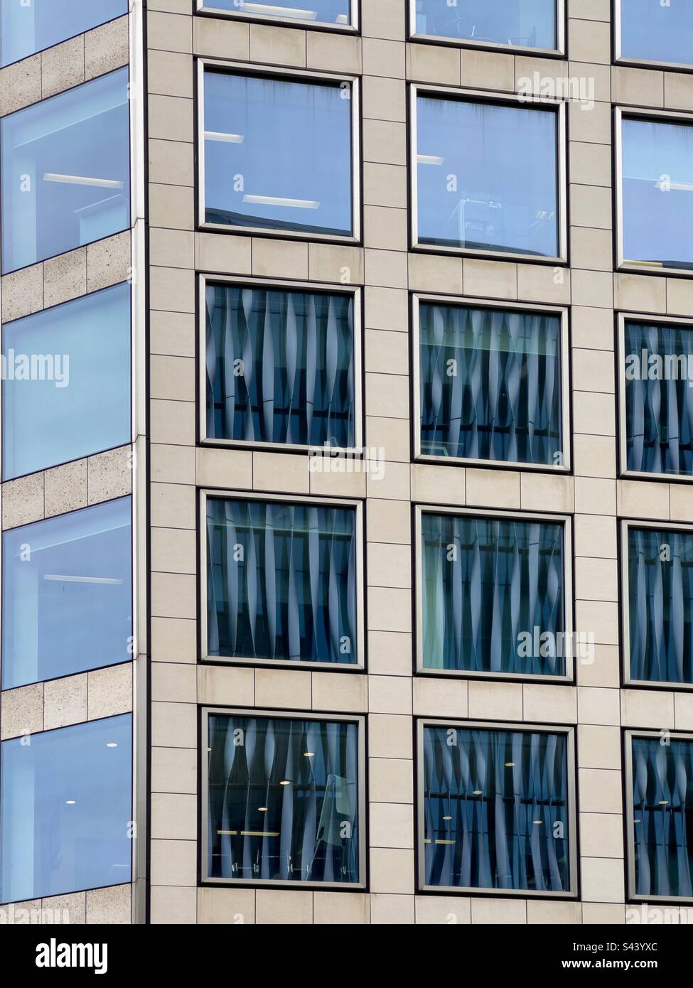 Windows In London - Smartphone-aufgenommenes Stockfoto