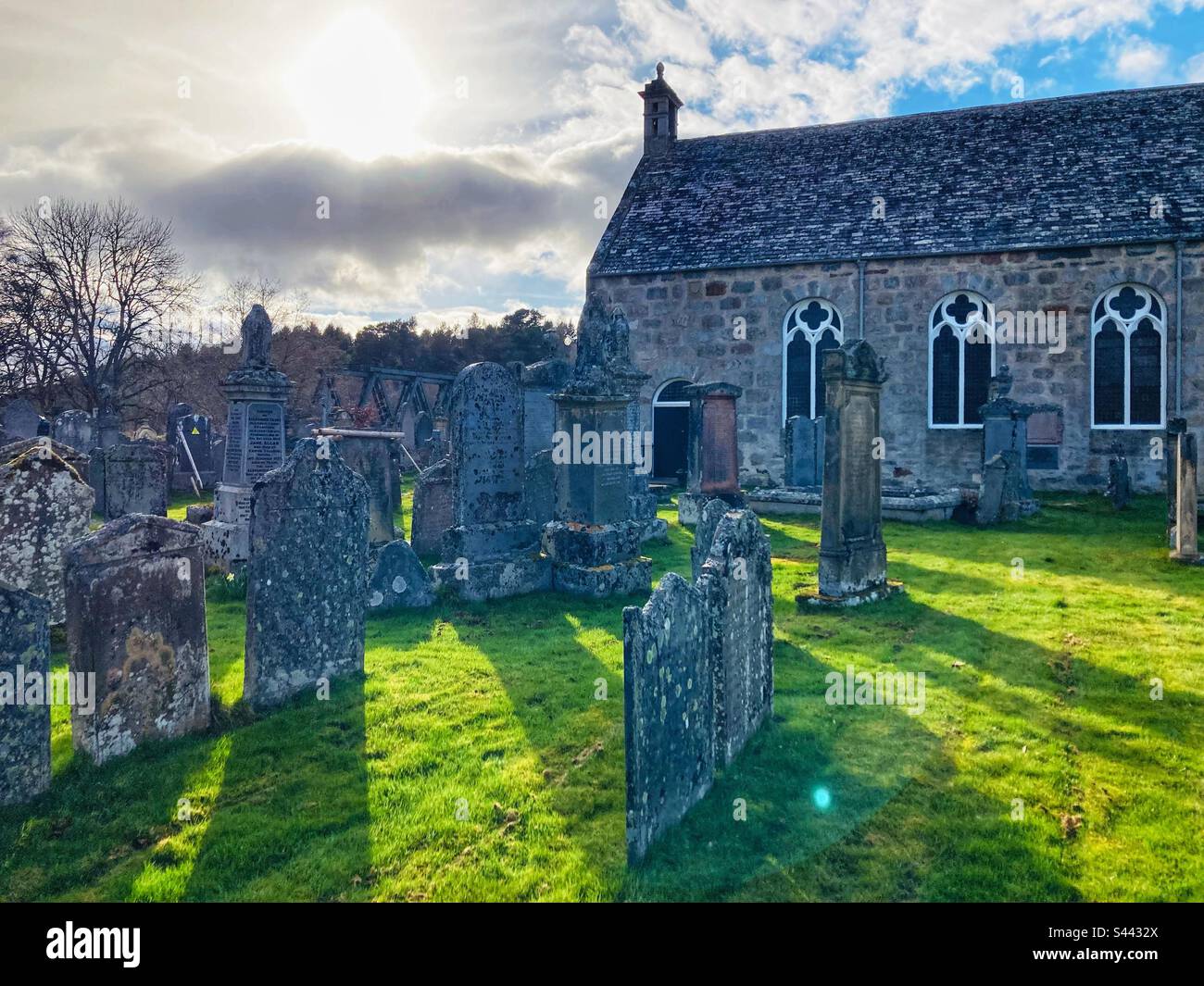 Der Friedhof in Cromdale Churchyard in der Nähe von Grantown-on-Spey, Schottland Stockfoto