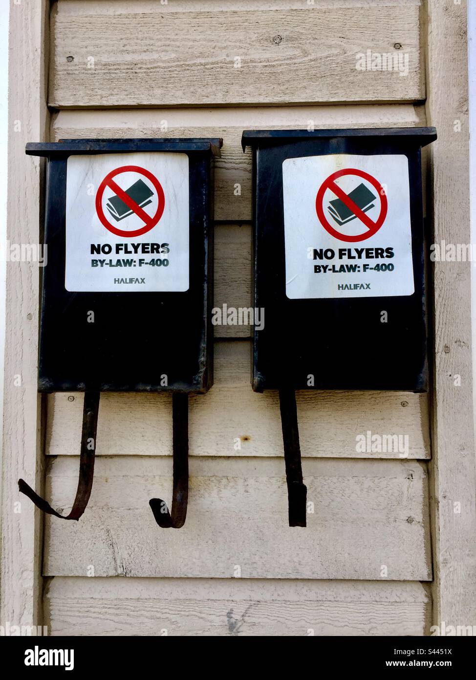 Ideogramm. Kein Junk-Mail-Zeichen. Stadtverordnungen. Postfächer. Halifax, Kanada. Stockfoto