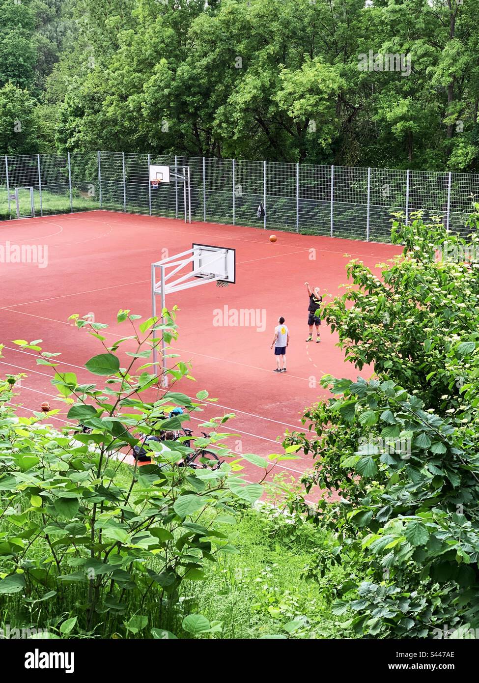 Basketball im Freien Stockfoto