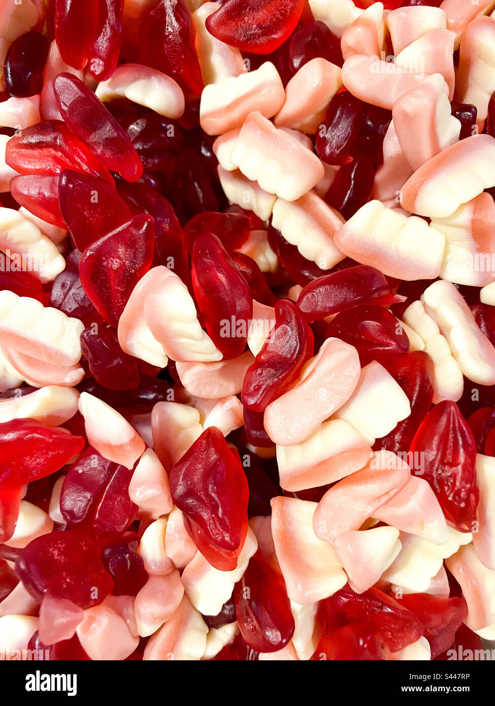 Roter, rosa und weißer Schaum und Gelee Süßigkeiten Stockfoto