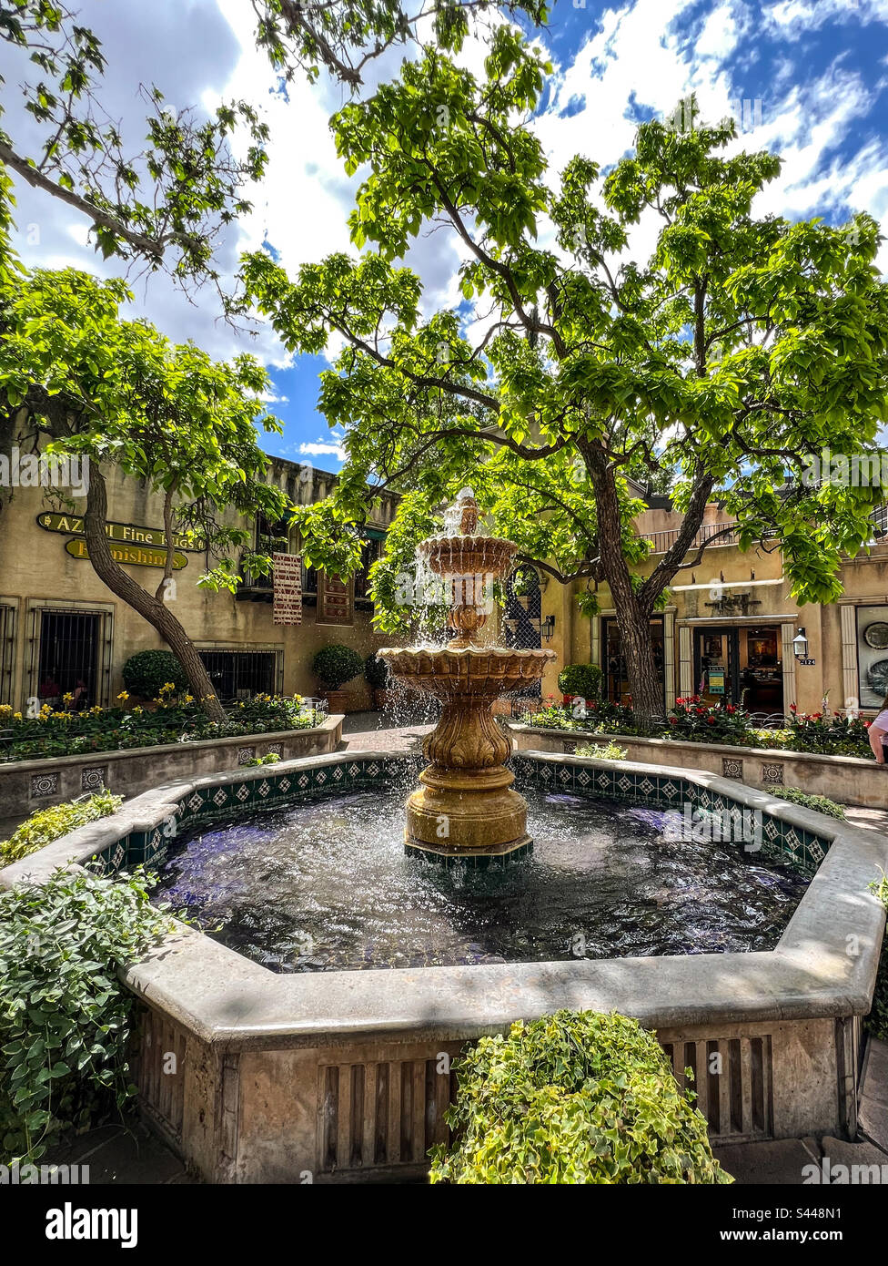 Tlaquepaque Dorfbrunnen in Sedona, Arizona Stockfoto