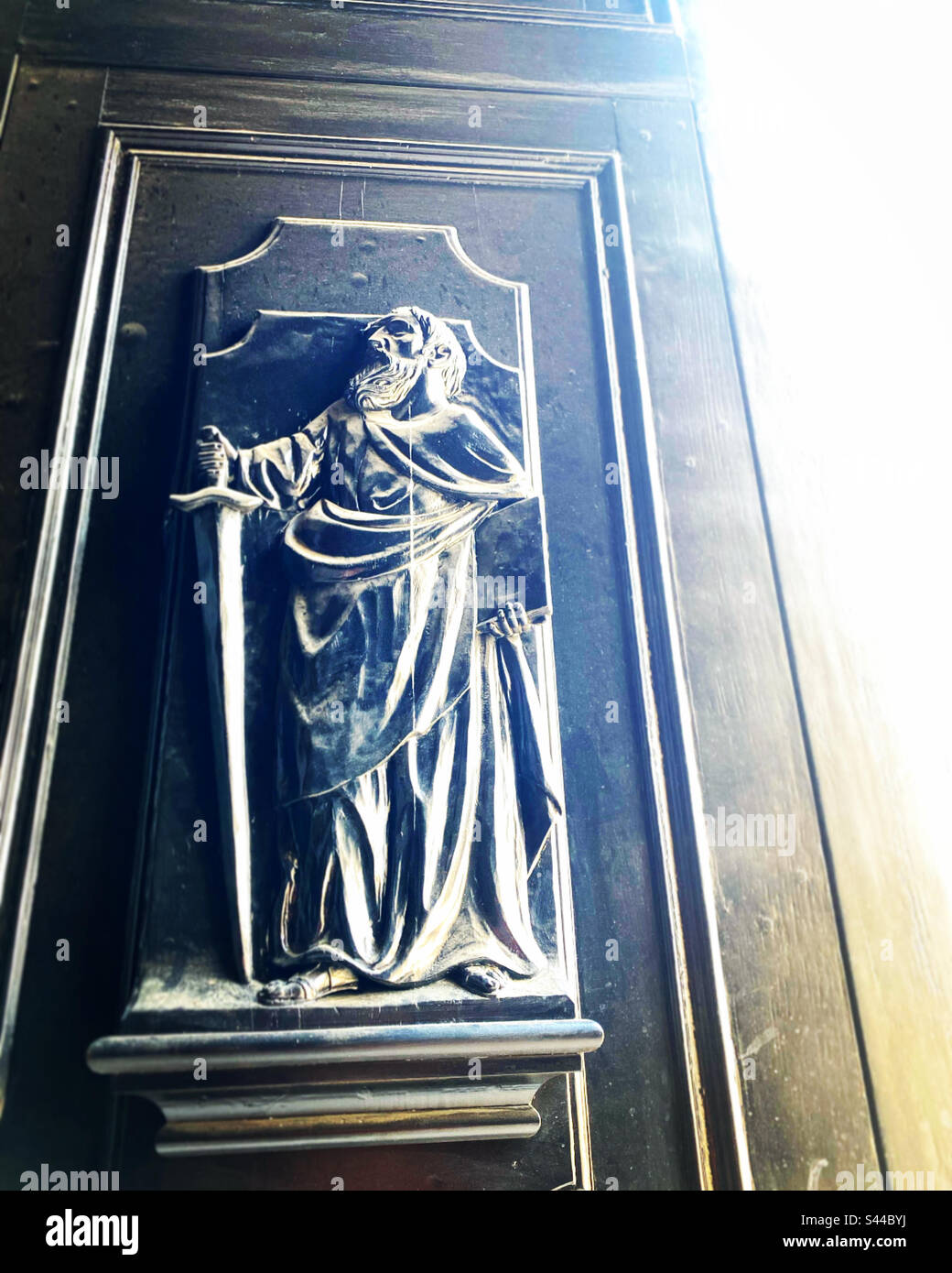 Ein Relief des Heiligen Paulus, San Pablo auf Spanisch, schmückt die Tür der Basilica de Nuestra Señora de los Dolores del Soriano in Colon, Queretaro, Mexiko Stockfoto