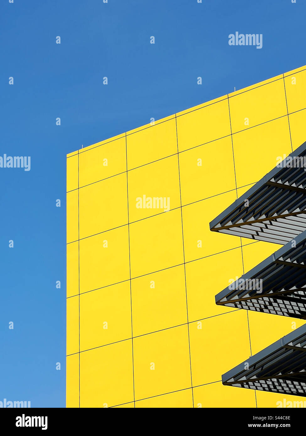 Farbenfrohe und minimalistische Architektur in New Jersey, USA. - Smartphone-aufgenommenes Stockfoto