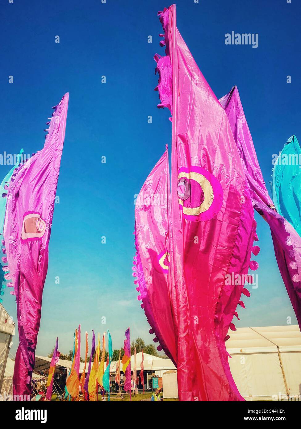 Flaggen beim Hay Festival in Wales Stockfoto