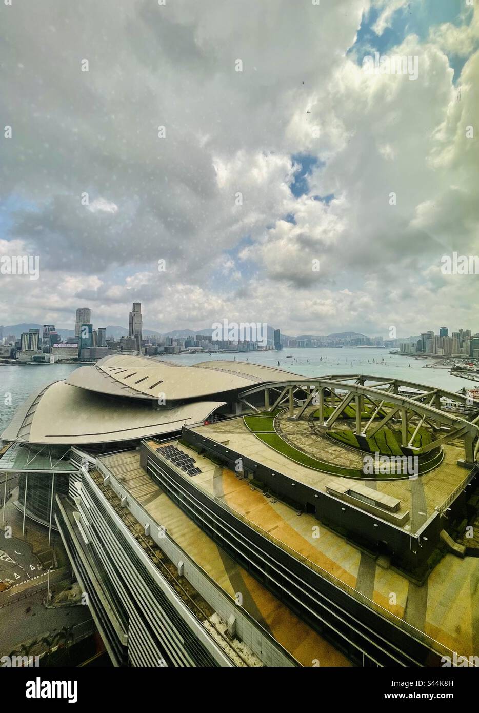 Das Kongress- und Messezentrum Hong Kong in Wan Chai, Hong Kong. - Smartphone-aufgenommenes Stockfoto
