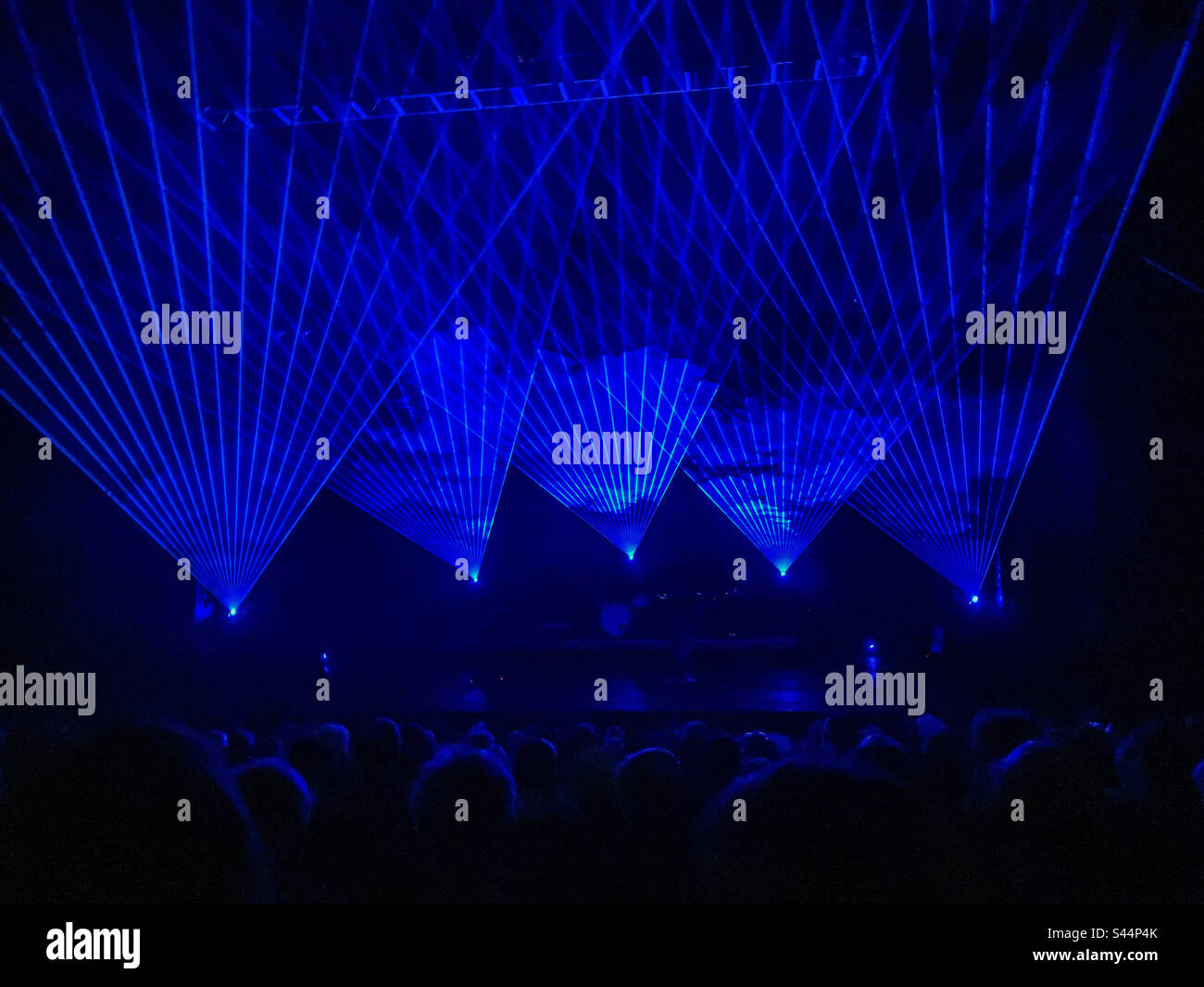 Lichtshow bei einem Think Floyd Konzert im Churchill Theatre, Bromley Stockfoto