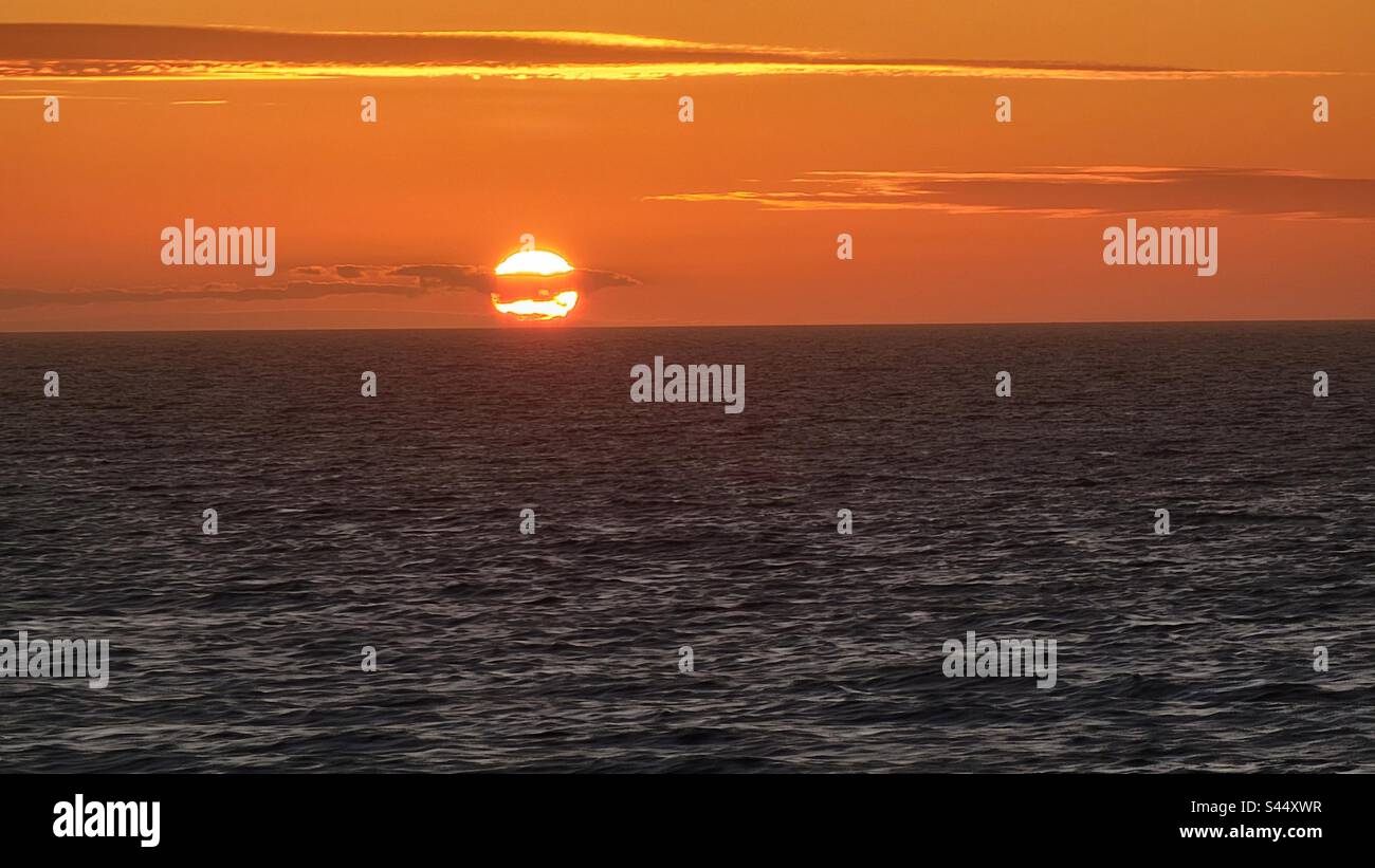 Sonnenuntergang über dem Beringmeer - Smartphone-aufgenommenes Stockfoto
