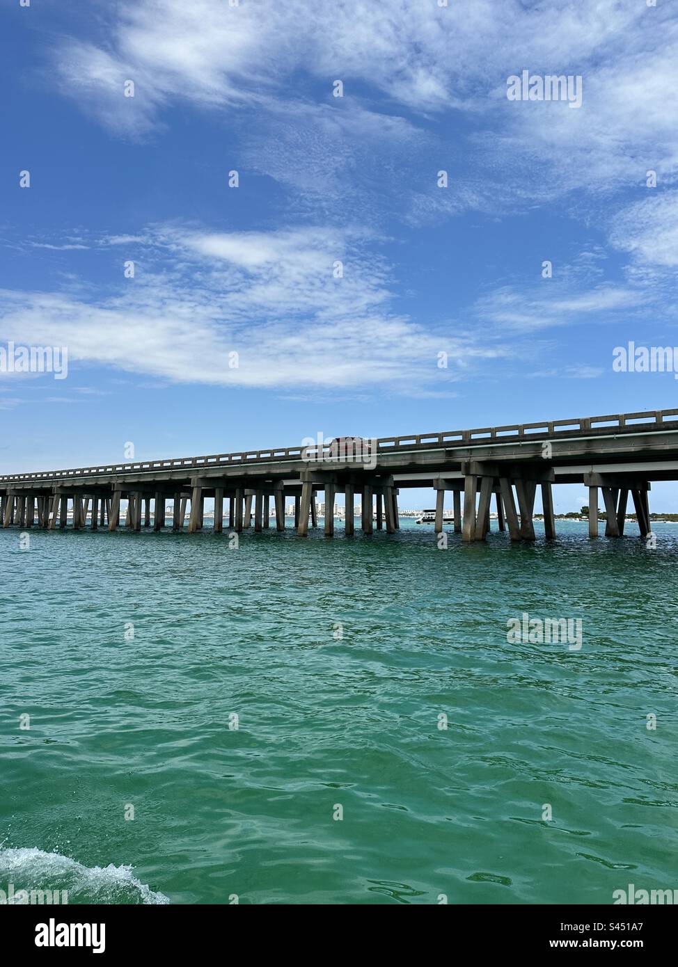 Bootsblick auf die Destin, Florida Brücke Stockfoto