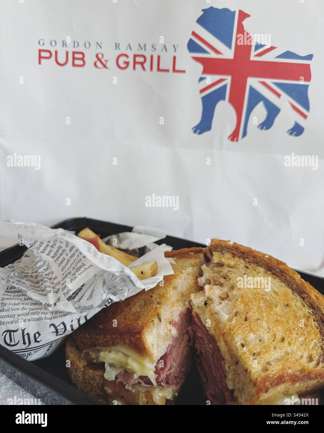 Reuben sandwich vom grill -Fotos und -Bildmaterial in hoher Auflösung ...