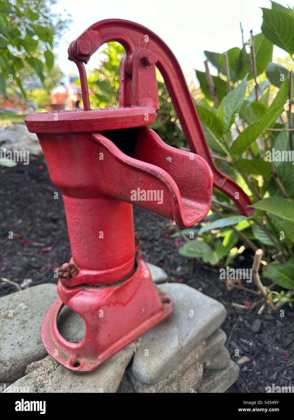Gartenwasserpumpe -Fotos und -Bildmaterial in hoher Auflösung – Alamy