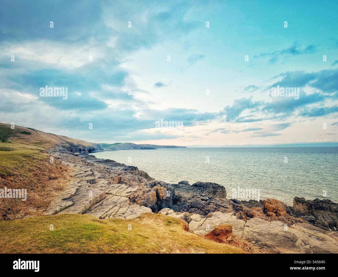 Ein Foto von einem Landschaftsblick in Ogmore, Südwales Küste. Stockfoto