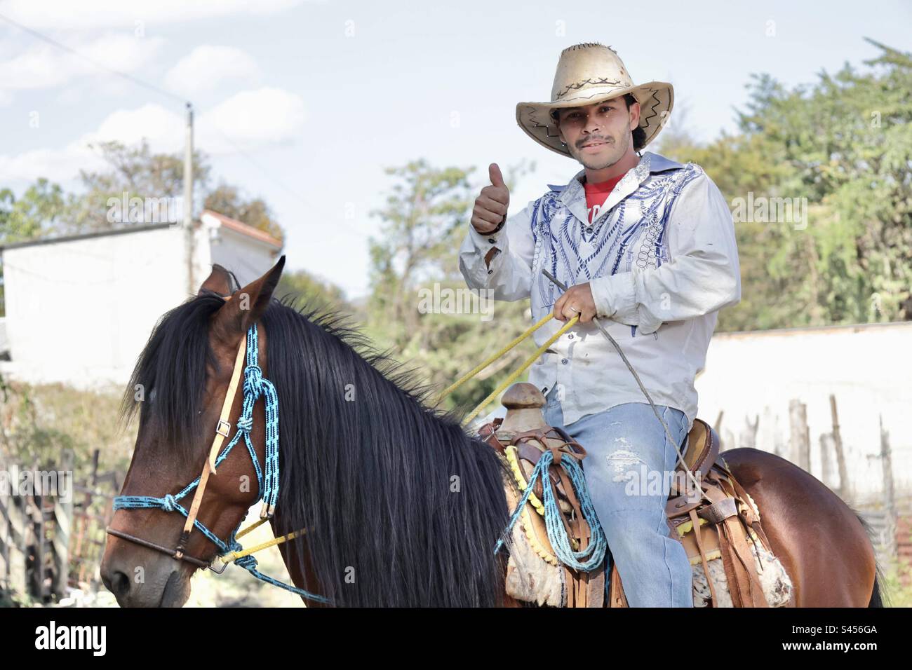 Persona a a caballo de una aldea de Guatemala Stockfoto