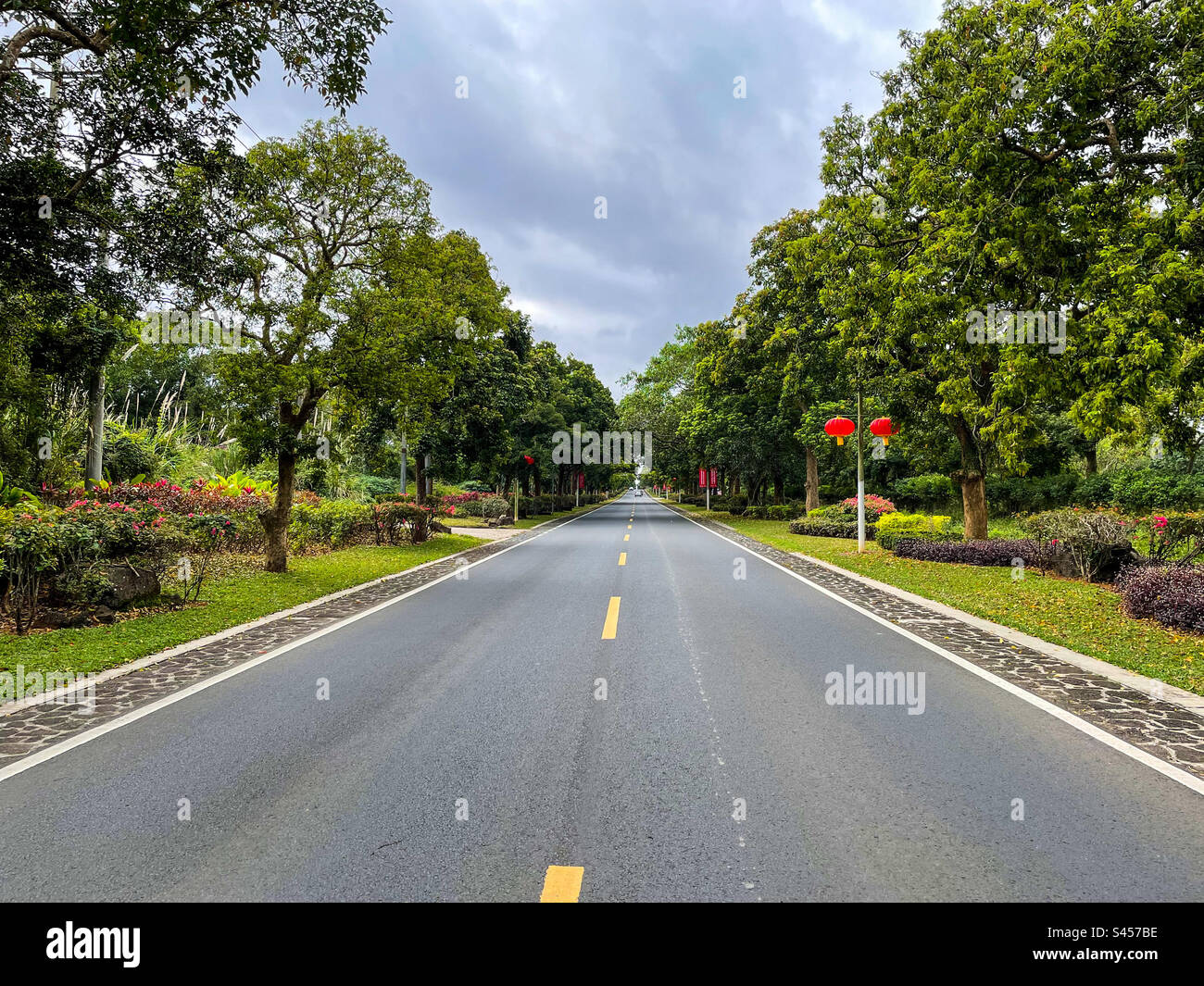 Offene Straßen neben dem Vulkan Stockfoto