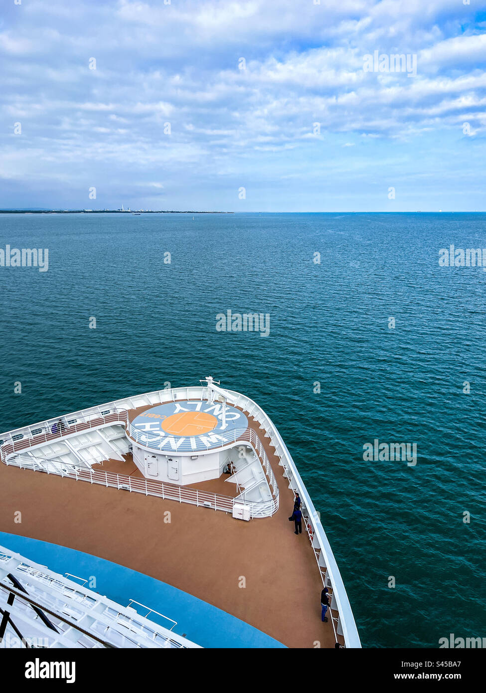 Bug des Kreuzfahrtschiffs Royal Caribbean Anthem of the Seas in der Nordsee - Smartphone-aufgenommenes Stockfoto