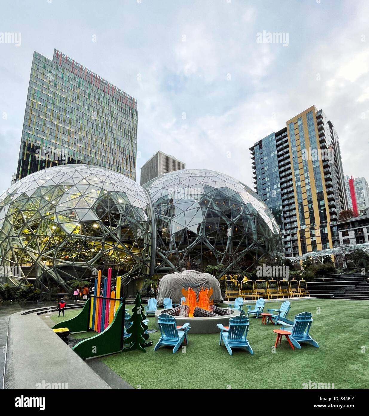 Amazonaskugel, im Zentrum von Seattle - Smartphone-aufgenommenes Stockfoto